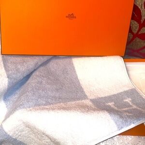 Hermes Towel in Box new
